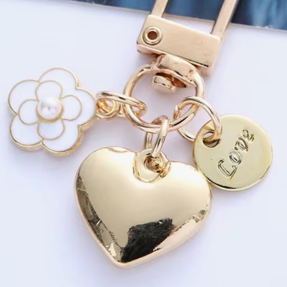 BAG CHARM Black Heart & Flower Keychain - Picture 5 of 5